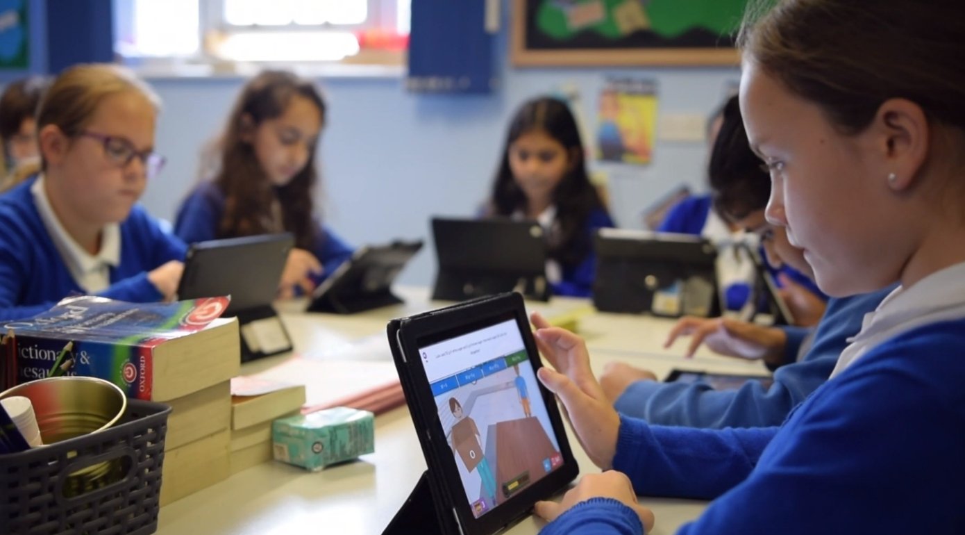 Image of children playing Sumdog games 1390 x 770